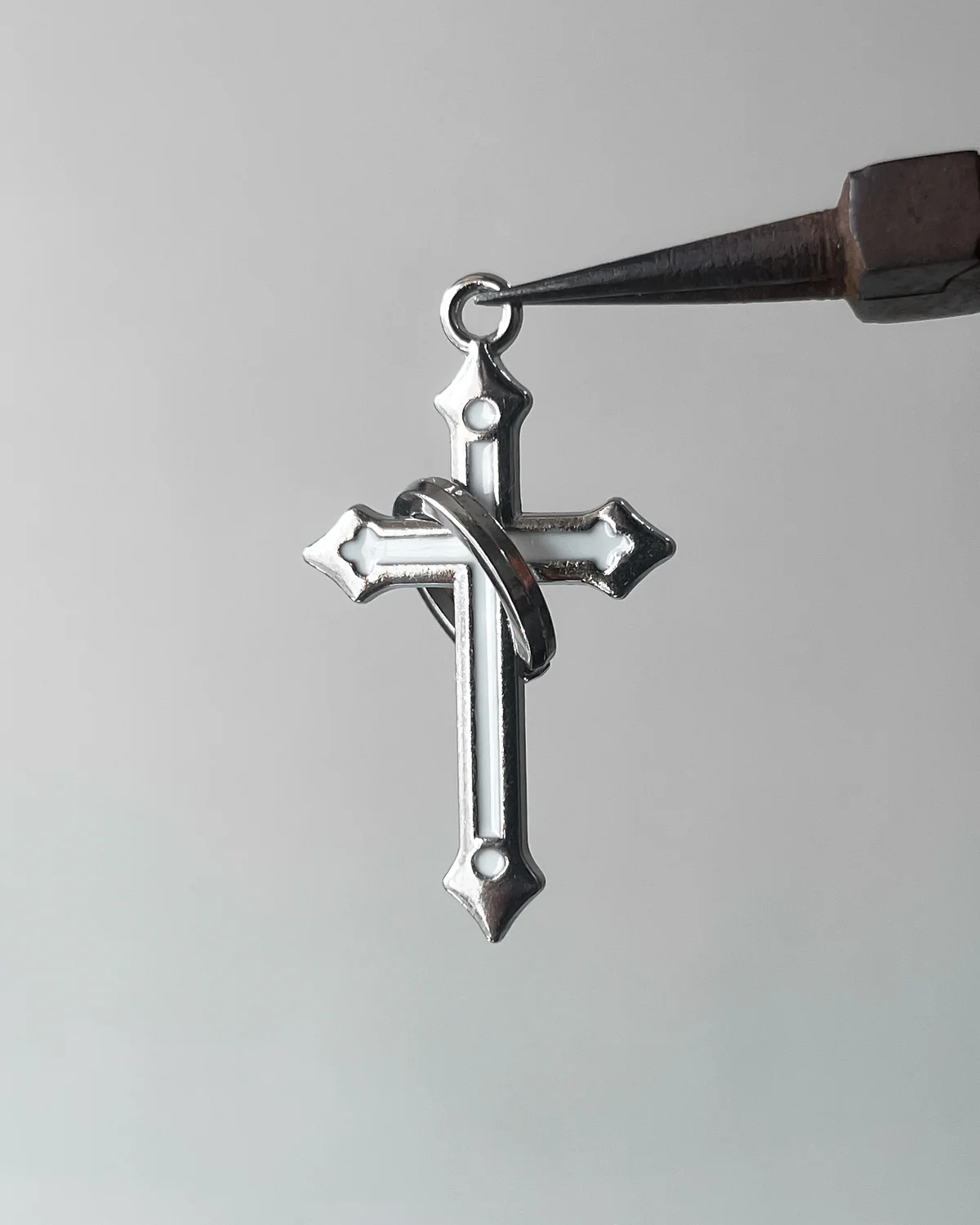 White Ring Cross Chain